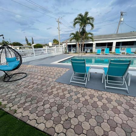 Hollywood Gardens Inn & Suites Экстерьер фото